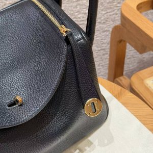 Hermes Lindy 30 CM Bag Handmade In Taurillon Clemence Leather Gold Hardware 89 Noir - Image 11