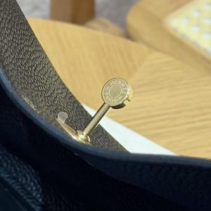 Hermes Lindy 30 CM Bag Handmade In Taurillon Clemence Leather Gold Hardware 89 Noir - Image 7