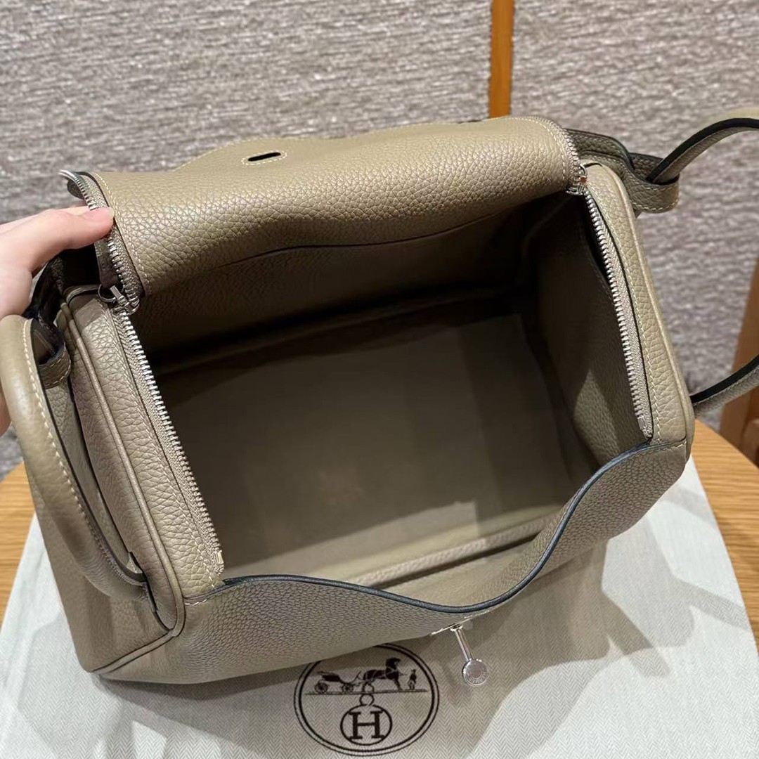 Hermes Lindy 30 CM Bag Handmade In Taurillon Clemence Leather Sliver Hardware 8Q Beige Marfa - Image 13
