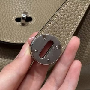 Hermes Lindy 30 CM Bag Handmade In Taurillon Clemence Leather Sliver Hardware 8Q Beige Marfa - Image 10
