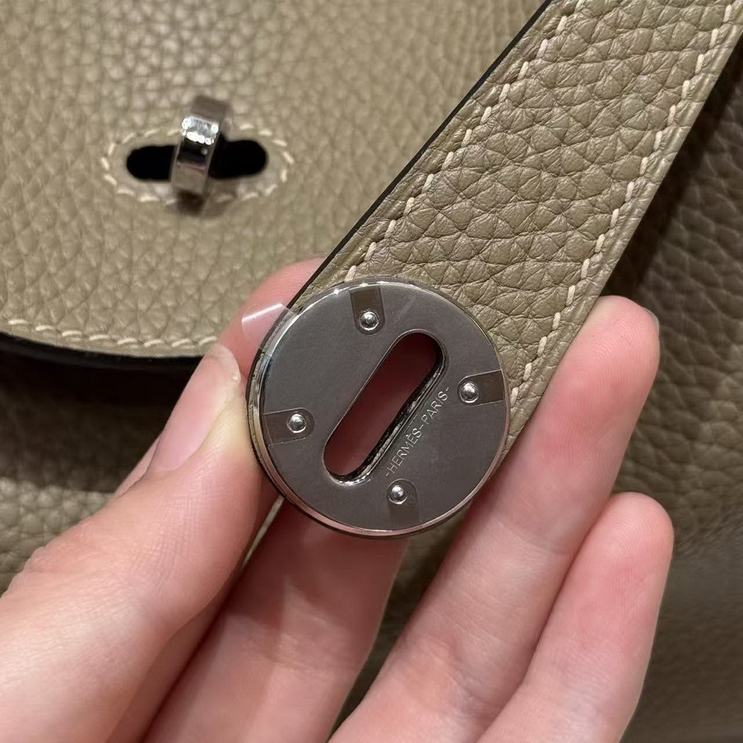 Hermes Lindy 30 CM Bag Handmade In Taurillon Clemence Leather Sliver Hardware 8Q Beige Marfa - Image 10