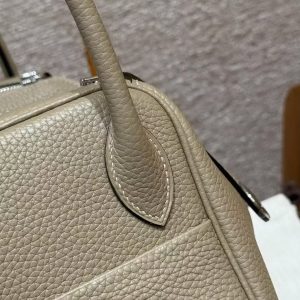 Hermes Lindy 30 CM Bag Handmade In Taurillon Clemence Leather Sliver Hardware 8Q Beige Marfa - Image 6