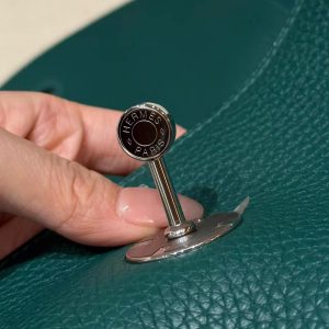 Hermes Lindy 30 CM Bag Handmade In Taurillon Clemence Leather Silver Hardware Z6 Malachite - Image 12