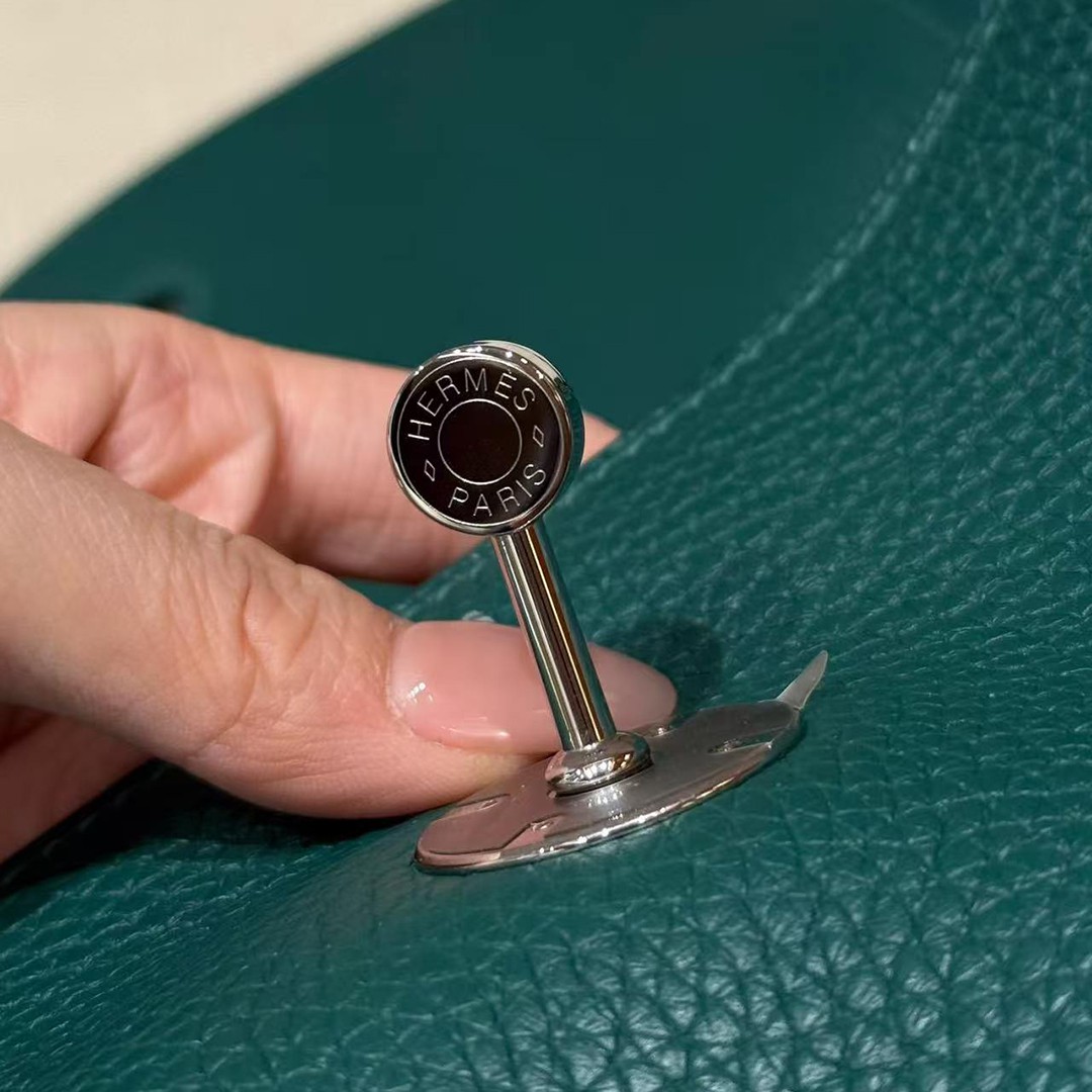 Hermes Lindy 30 CM Bag Handmade In Taurillon Clemence Leather Silver Hardware Z6 Malachite - Image 12