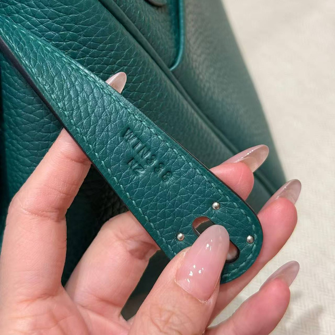 Hermes Lindy 30 CM Bag Handmade In Taurillon Clemence Leather Silver Hardware Z6 Malachite - Image 11