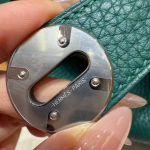 Hermes Lindy 30 CM Bag Handmade In Taurillon Clemence Leather Silver Hardware Z6 Malachite - Image 4