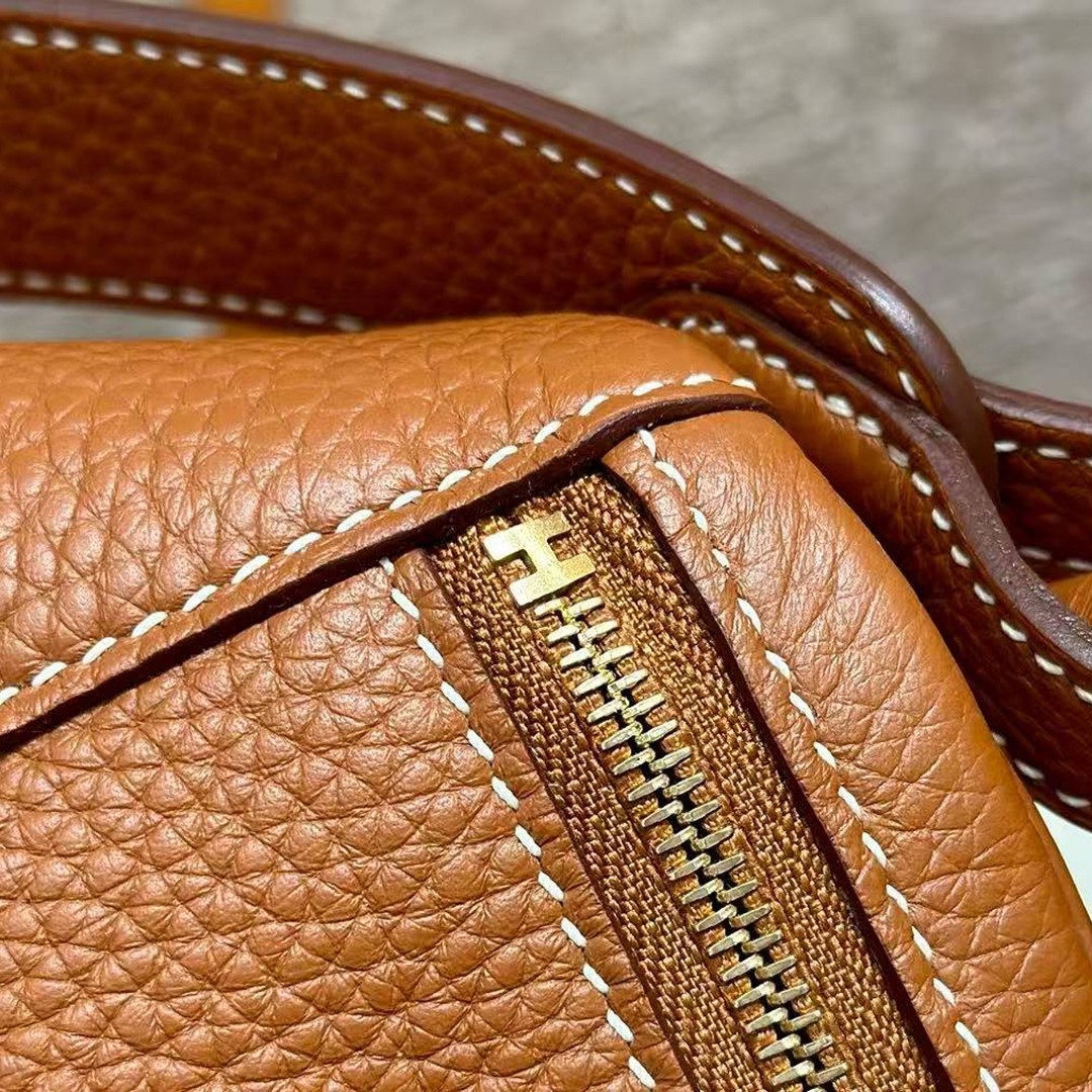 Hermes Lindy 30 CM Bag Handmade In Taurillon Clemence Leather Gold Hardware ck37 Gold - Image 12