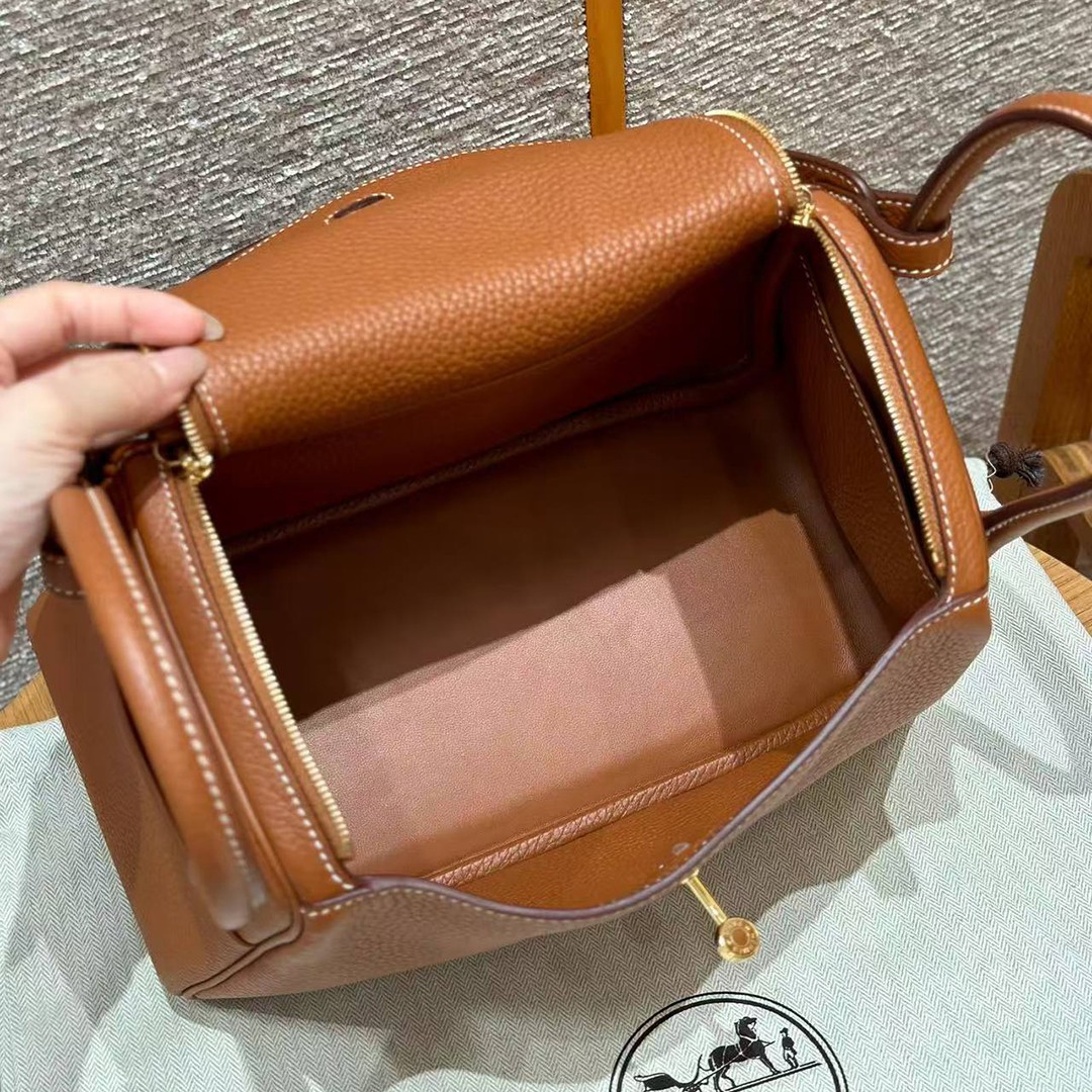 Hermes Lindy 30 CM Bag Handmade In Taurillon Clemence Leather Gold Hardware ck37 Gold - Image 6