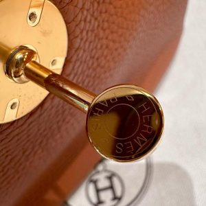 Hermes Lindy 30 CM Bag Handmade In Taurillon Clemence Leather Gold Hardware ck37 Gold - Image 4