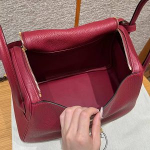 Hermes Lindy 30 CM Bag Handmade In Taurillon Clemence Leather Gold Hardware k1 Rouge Grenat - Image 11