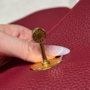 Hermes Lindy 30 CM Bag Handmade In Taurillon Clemence Leather Gold Hardware k1 Rouge Grenat - Image 8