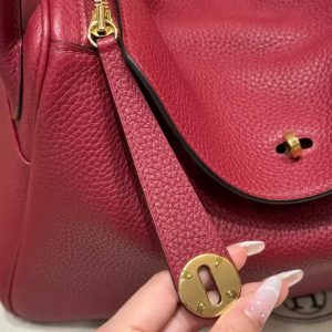 Hermes Lindy 30 CM Bag Handmade In Taurillon Clemence Leather Gold Hardware k1 Rouge Grenat - Image 7