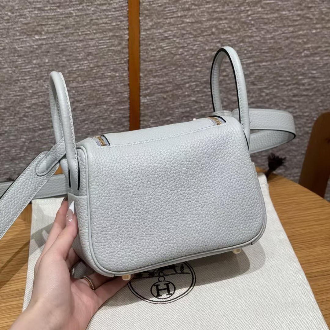 Hermes Lindy Mini 19 CM Bag Handmade In Taurillon Clemence Leather Gold Hardware 08 Blue Pale - Image 2