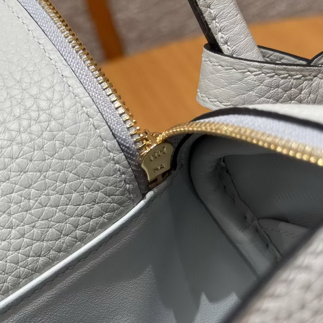 Hermes Lindy Mini 19 CM Bag Handmade In Taurillon Clemence Leather Gold Hardware 08 Blue Pale - Image 18