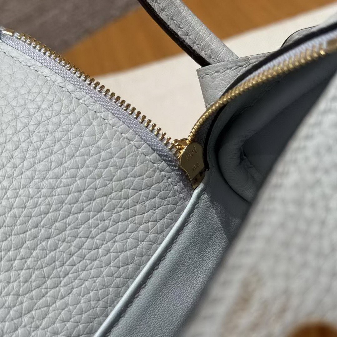 Hermes Lindy Mini 19 CM Bag Handmade In Taurillon Clemence Leather Gold Hardware 08 Blue Pale - Image 17