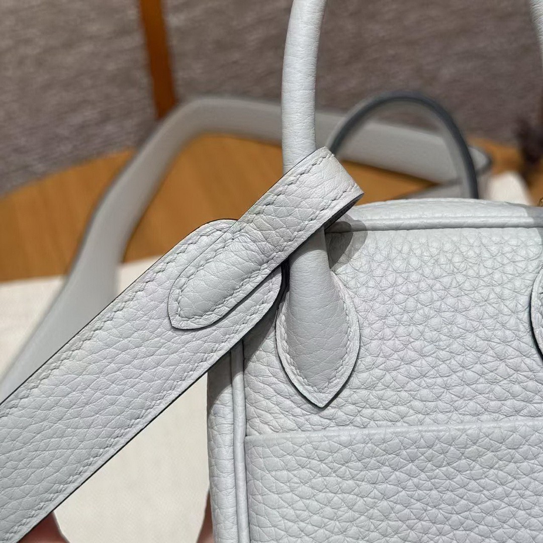 Hermes Lindy Mini 19 CM Bag Handmade In Taurillon Clemence Leather Gold Hardware 08 Blue Pale - Image 16