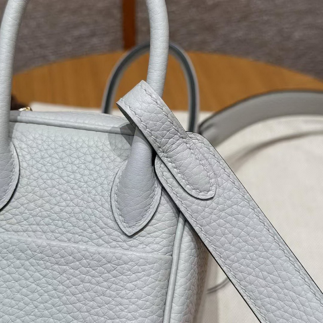 Hermes Lindy Mini 19 CM Bag Handmade In Taurillon Clemence Leather Gold Hardware 08 Blue Pale - Image 15
