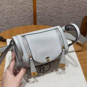 Hermes Lindy Mini 19 CM Bag Handmade In Taurillon Clemence Leather Gold Hardware 08 Blue Pale - Image 13