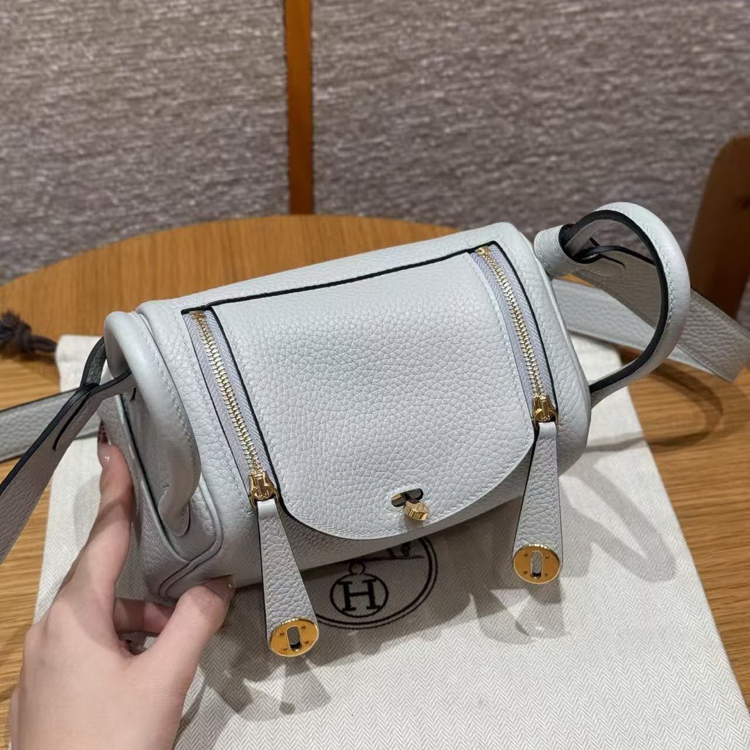 Hermes Lindy Mini 19 CM Bag Handmade In Taurillon Clemence Leather Gold Hardware 08 Blue Pale - Image 13