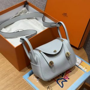 Hermes Lindy Mini 19 CM Bag Handmade In Taurillon Clemence Leather Gold Hardware 08 Blue Pale - Image 6