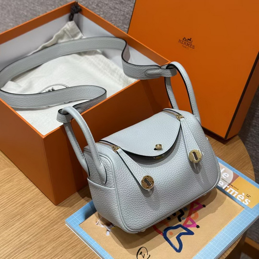 Hermes Lindy Mini 19 CM Bag Handmade In Taurillon Clemence Leather Gold Hardware 08 Blue Pale - Image 6