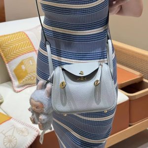 Hermes Lindy Mini 19 CM Bag Handmade In Taurillon Clemence Leather Gold Hardware 08 Blue Pale - Image 3