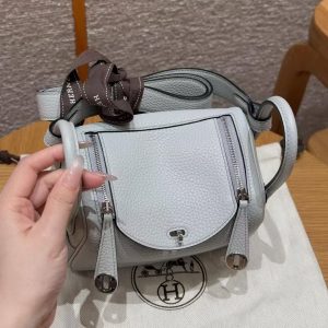 Hermes Lindy Mini 19 CM Bag Handmade In Taurillon Clemence Leather Silver Hardware 08 Blue Pale - Image 17