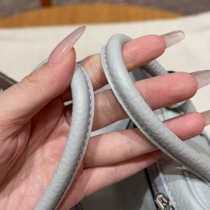 Hermes Lindy Mini 19 CM Bag Handmade In Taurillon Clemence Leather Silver Hardware 08 Blue Pale - Image 8