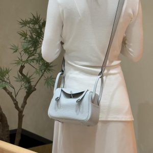 Hermes Lindy Mini 19 CM Bag Handmade In Taurillon Clemence Leather Silver Hardware 08 Blue Pale - Image 4
