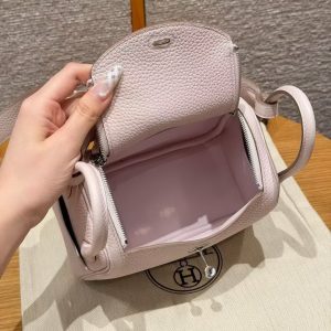 Hermes Lindy Mini 19 CM Bag Handmade In Taurillon Clemence Leather Silver Hardware 09 Mauve Pale - Image 15