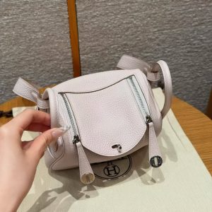 Hermes Lindy Mini 19 CM Bag Handmade In Taurillon Clemence Leather Silver Hardware 09 Mauve Pale - Image 11