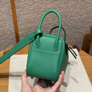 Hermes Lindy Mini 19 CM Bag Handmade In Taurillon Clemence Leather Silver Hardware 0T Vert Comics - Image 18