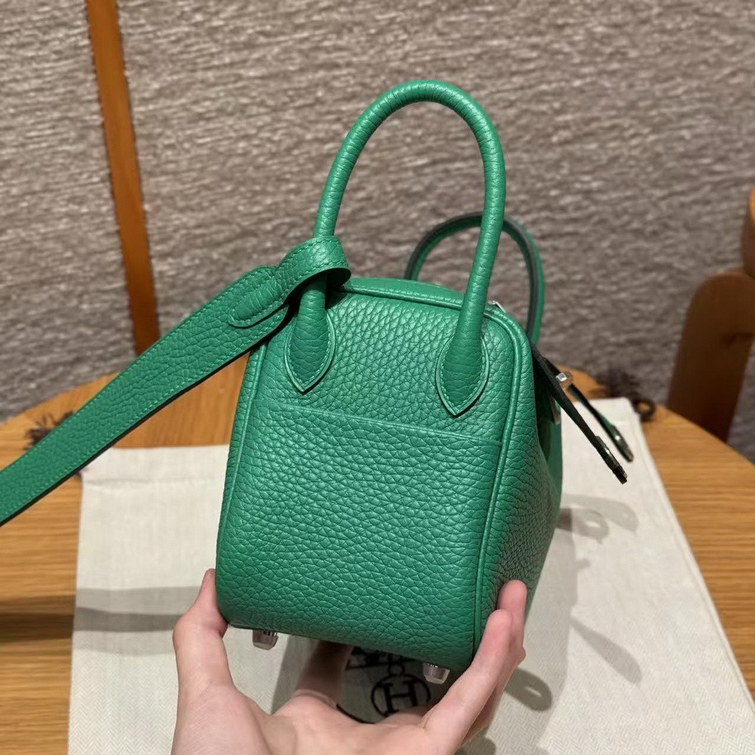 Hermes Lindy Mini 19 CM Bag Handmade In Taurillon Clemence Leather Silver Hardware 0T Vert Comics - Image 18