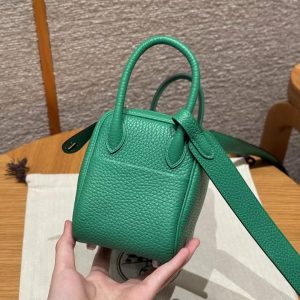 Hermes Lindy Mini 19 CM Bag Handmade In Taurillon Clemence Leather Silver Hardware 0T Vert Comics - Image 17