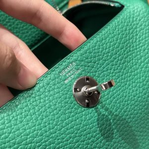 Hermes Lindy Mini 19 CM Bag Handmade In Taurillon Clemence Leather Silver Hardware 0T Vert Comics - Image 14