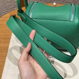 Hermes Lindy Mini 19 CM Bag Handmade In Taurillon Clemence Leather Silver Hardware 0T Vert Comics - Image 8