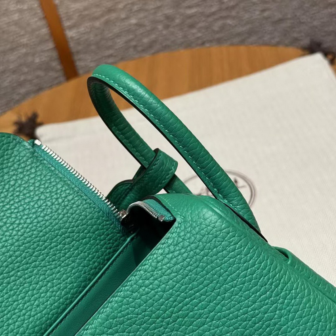 Hermes Lindy Mini 19 CM Bag Handmade In Taurillon Clemence Leather Silver Hardware 0T Vert Comics - Image 4