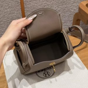 Hermes Lindy Mini 19 CM Bag Handmade In Swift Leather Gold Hardware 18 Etoupe - Image 15