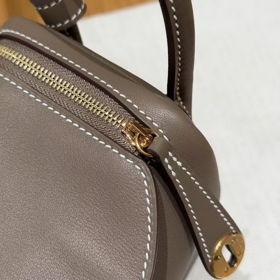 Hermes Lindy Mini 19 CM Bag Handmade In Swift Leather Gold Hardware 18 Etoupe - Image 9