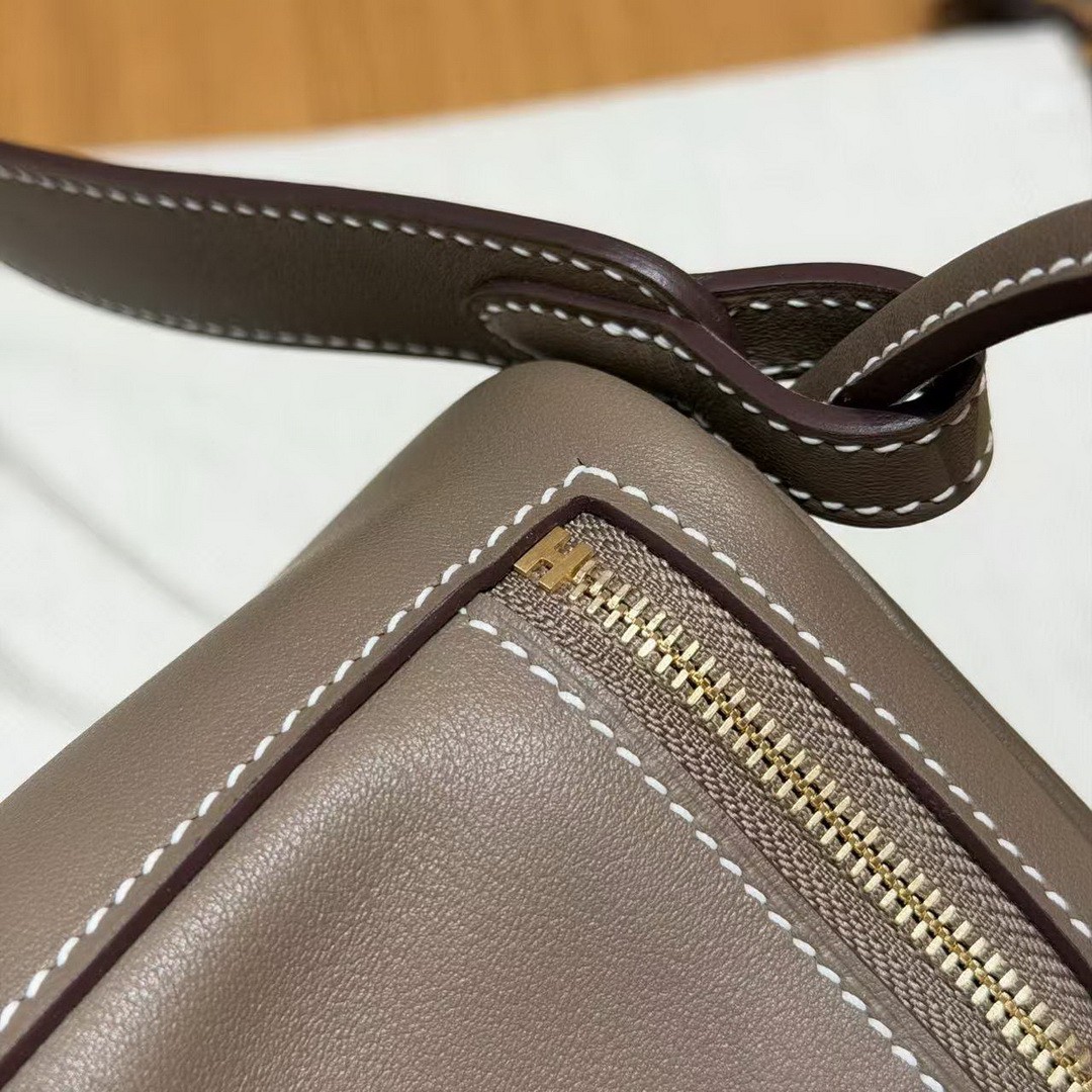 Hermes Lindy Mini 19 CM Bag Handmade In Swift Leather Gold Hardware 18 Etoupe - Image 8