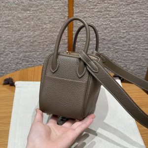 Hermes Lindy Mini 19 CM Bag Handmade In Taurillon Clemence Leather Gold Hardware 18 Etoupe - Image 16