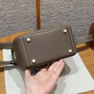 Hermes Lindy Mini 19 CM Bag Handmade In Taurillon Clemence Leather Gold Hardware 18 Etoupe - Image 15