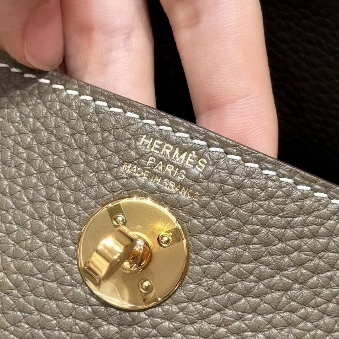 Hermes Lindy Mini 19 CM Bag Handmade In Taurillon Clemence Leather Gold Hardware 18 Etoupe - Image 12