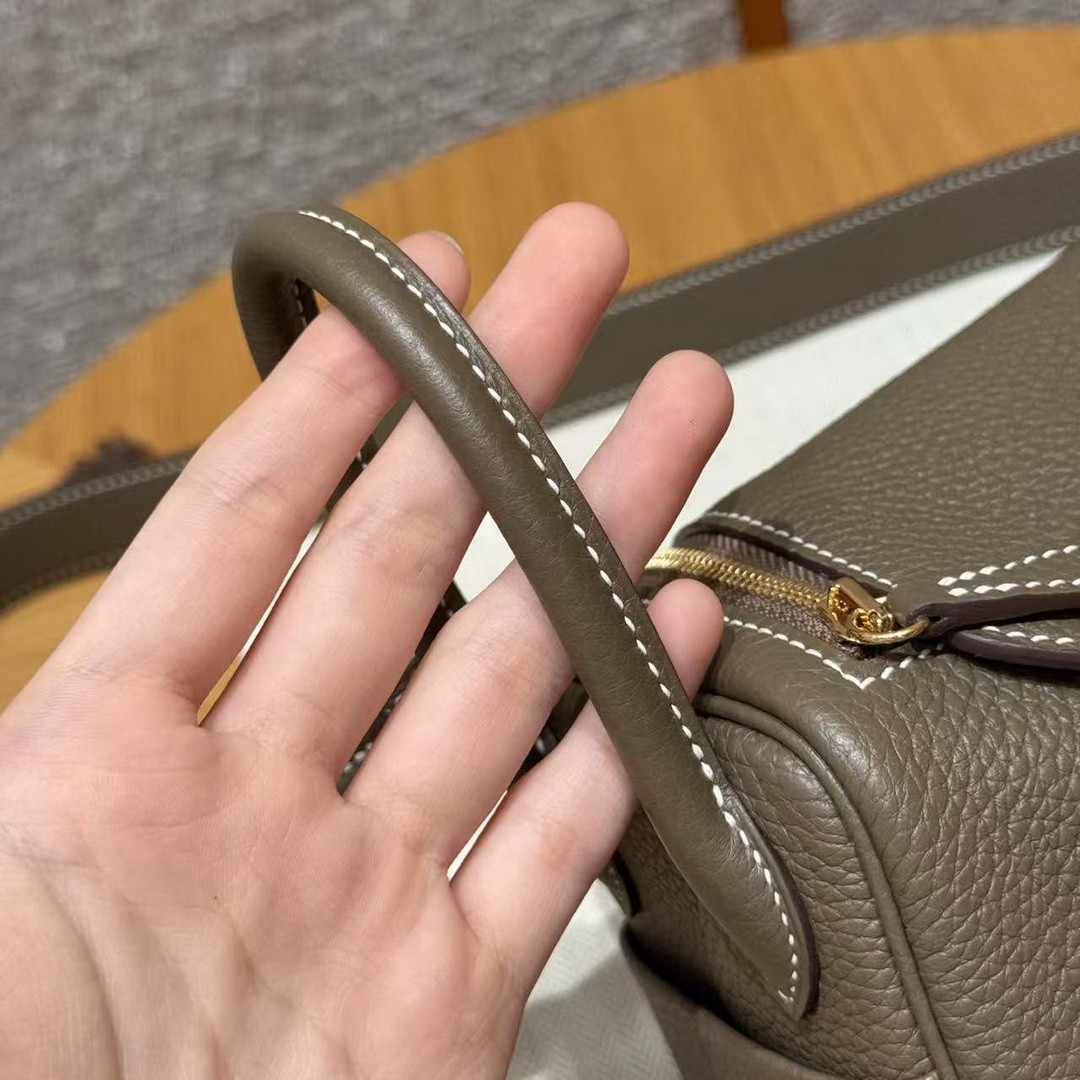 Hermes Lindy Mini 19 CM Bag Handmade In Taurillon Clemence Leather Gold Hardware 18 Etoupe - Image 8