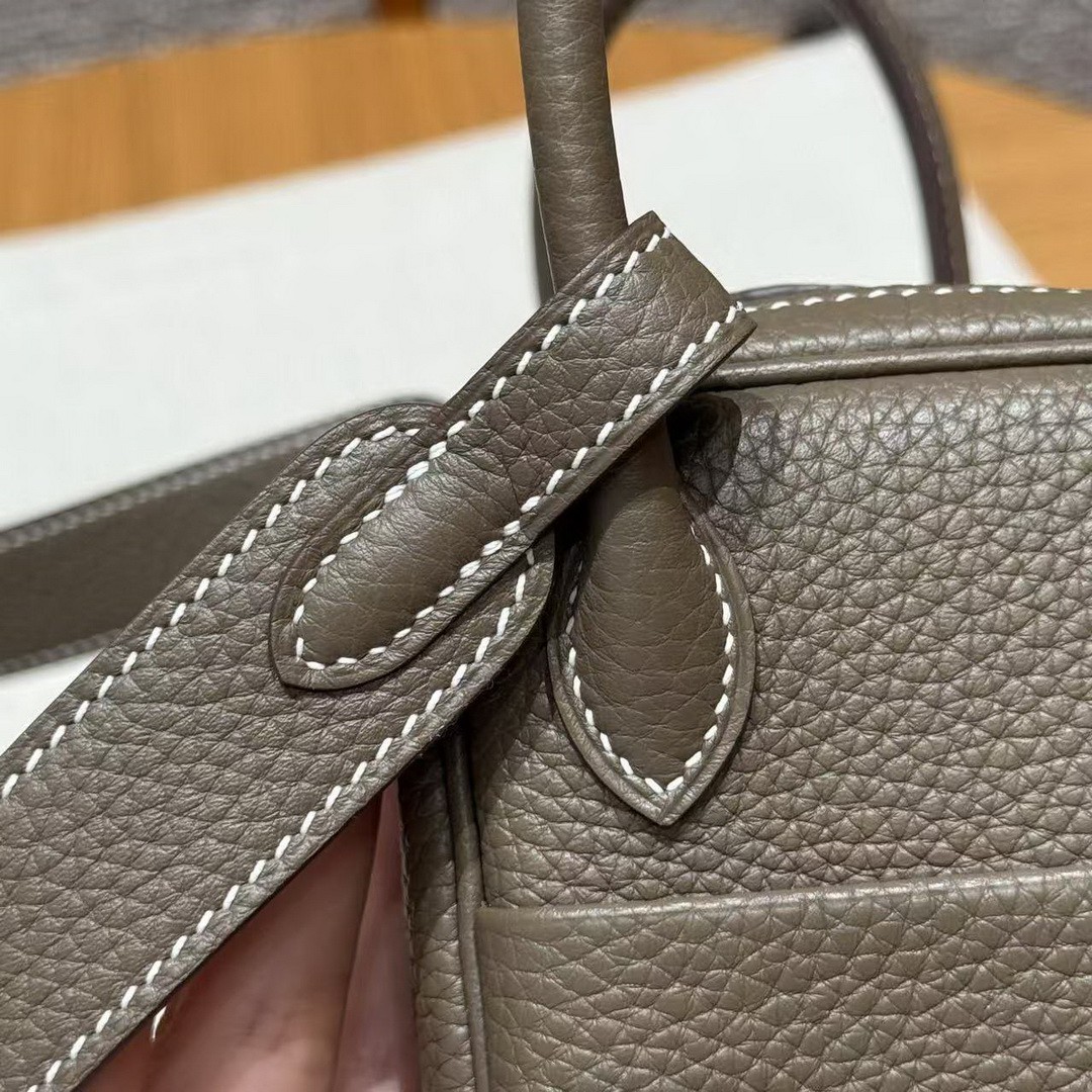 Hermes Lindy Mini 19 CM Bag Handmade In Taurillon Clemence Leather Gold Hardware 18 Etoupe - Image 7