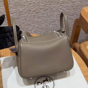 Hermes Lindy Mini 19 CM Bag Handmade In Taurillon Clemence Leather Silver Hardware 18 Etoupe - Image 2