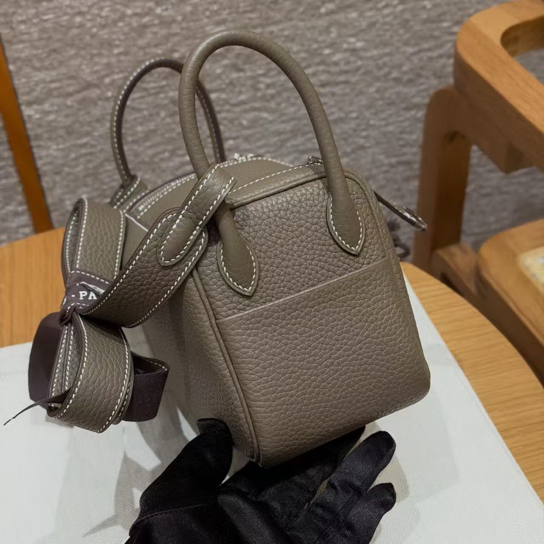 Hermes Lindy Mini 19 CM Bag Handmade In Taurillon Clemence Leather Silver Hardware 18 Etoupe - Image 20