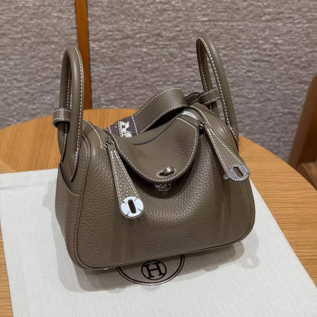 Hermes Lindy Mini 19 CM Bag Handmade In Taurillon Clemence Leather Silver Hardware 18 Etoupe