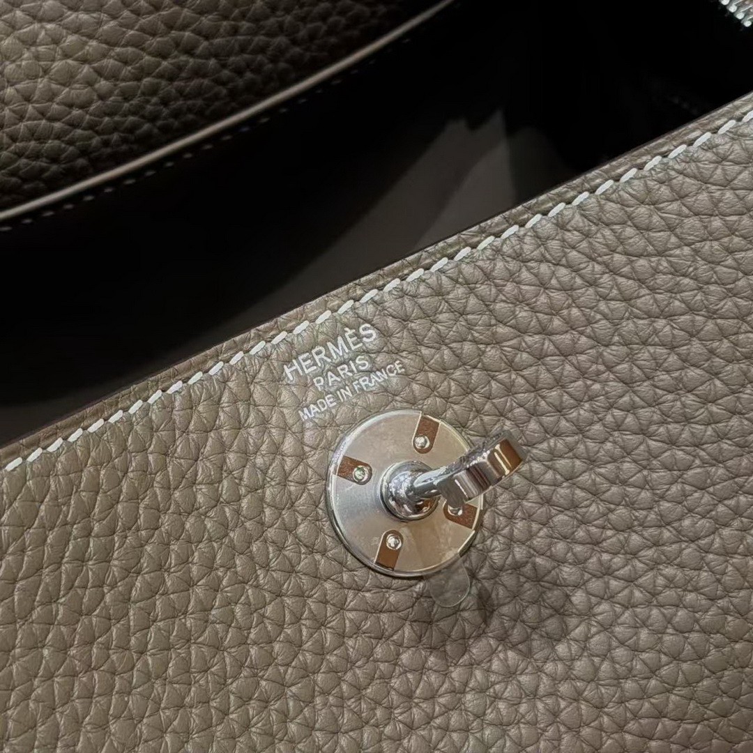 Hermes Lindy Mini 19 CM Bag Handmade In Taurillon Clemence Leather Silver Hardware 18 Etoupe - Image 12
