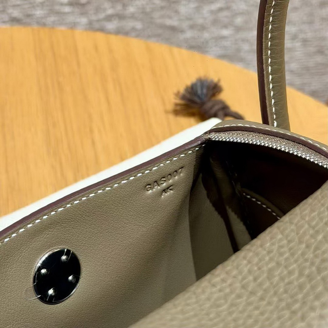 Hermes Lindy Mini 19 CM Bag Handmade In Taurillon Clemence Leather Silver Hardware 18 Etoupe - Image 9